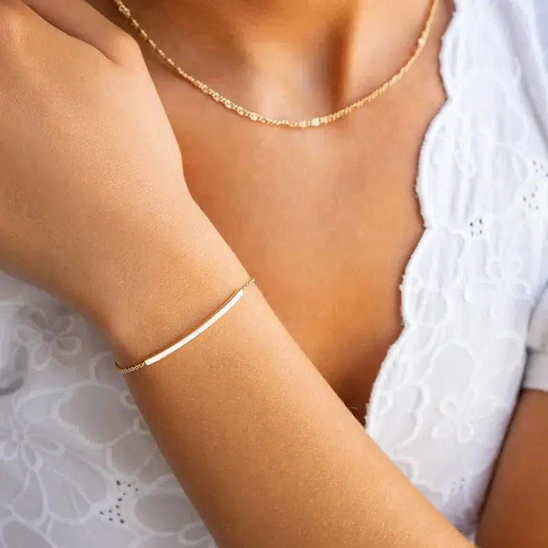 Individuelles Curve Charm Slider Armband