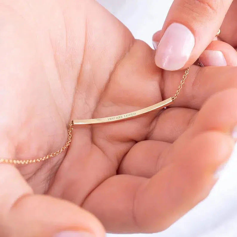 Individuelles Curve Charm Slider Armband