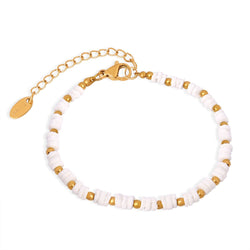 Sonnenbeschienenes Muschelarmband