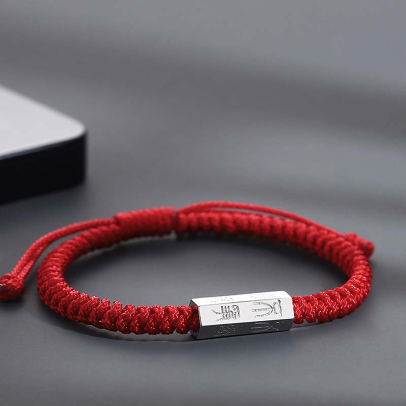 Carmiora-Buchstabengravur-Segen-Schnurarmband