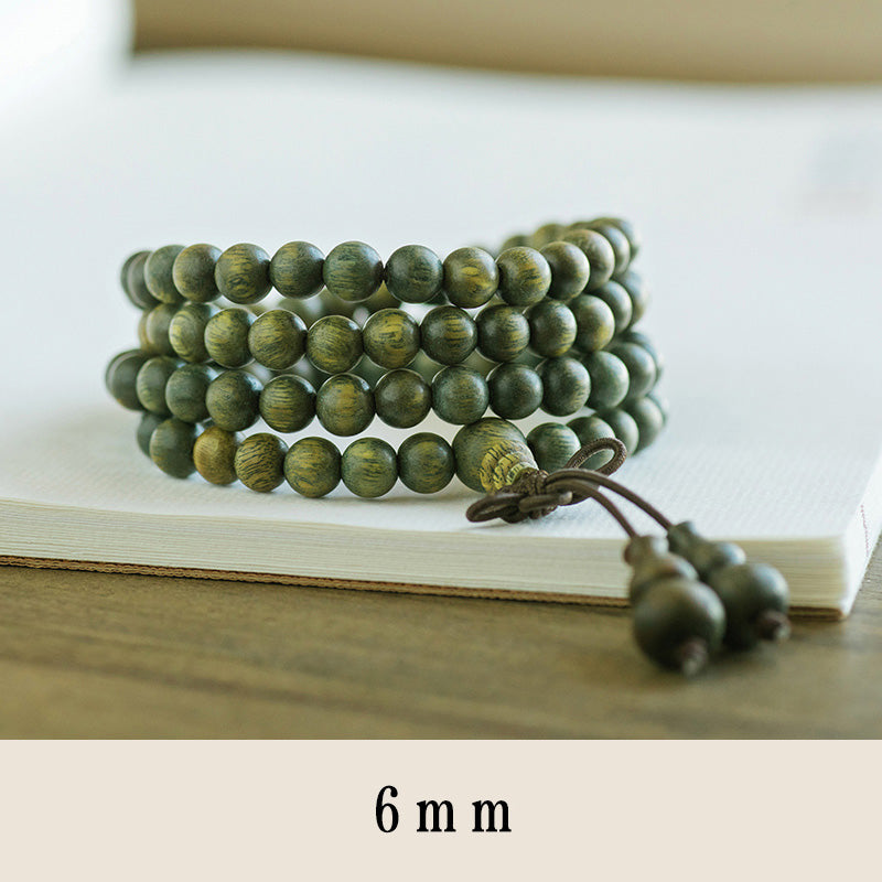 Carmiora 108 Mala-Perlen, grünes Sandelholz, chinesisches Knoten-Beruhigungsarmband