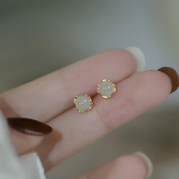 Zierliche Jade Ohrstecker