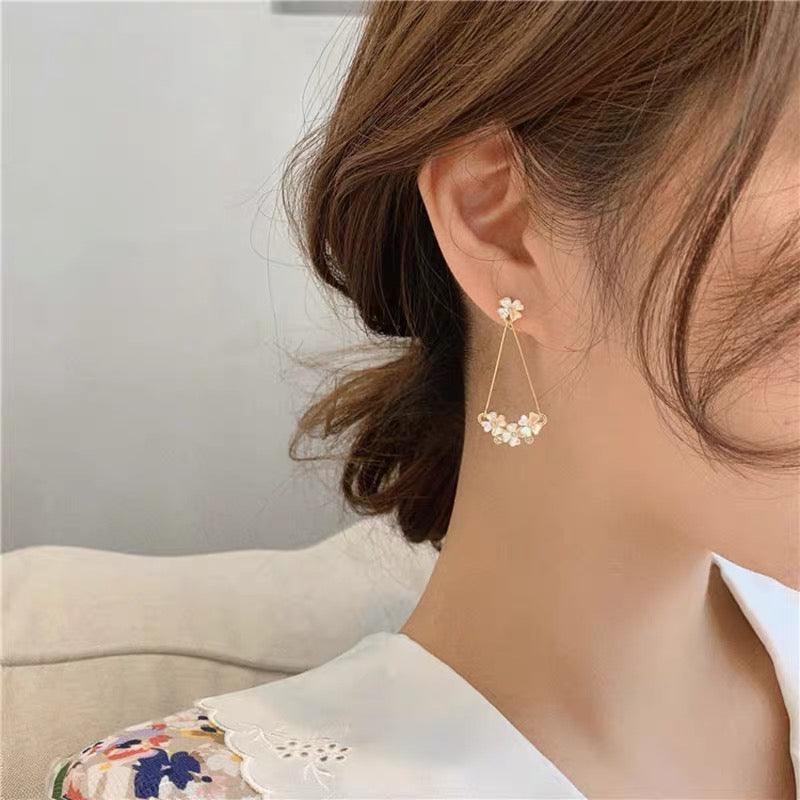 Hängende Muschelblumen-Ohrringe - Sabrina