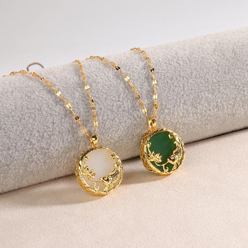 Carmiora Halskette mit Anhänger aus natürlichem Jade, Koi-Fisch, Lotus, Glück