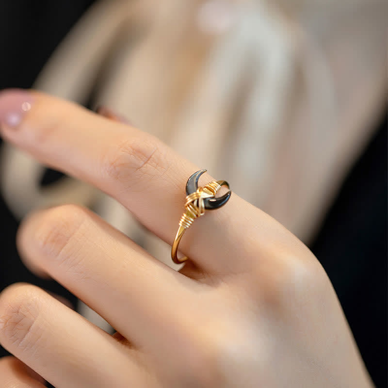 Carmiora Natural Tridacna Stone Moon 14K Gold Segensring