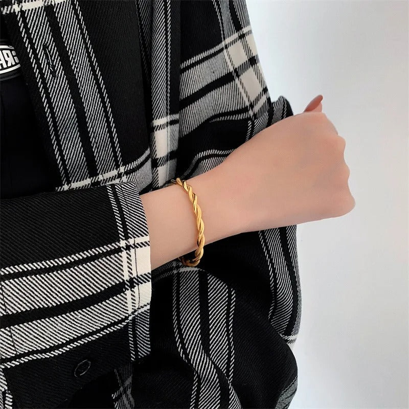 Carmiora - Gedrehtes Charm-Armband