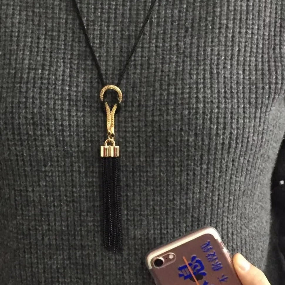 Carmiora - Ätherische Quasten-Halskette