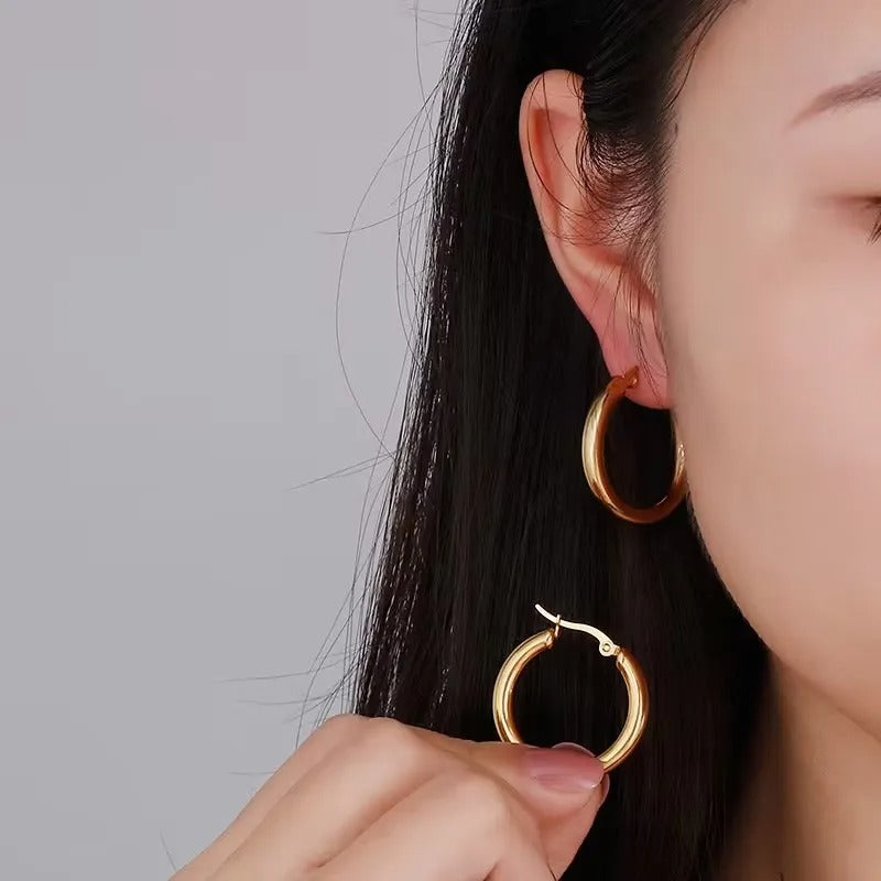 Chavri - Stilvolle Stahlreifen-Ohrringe