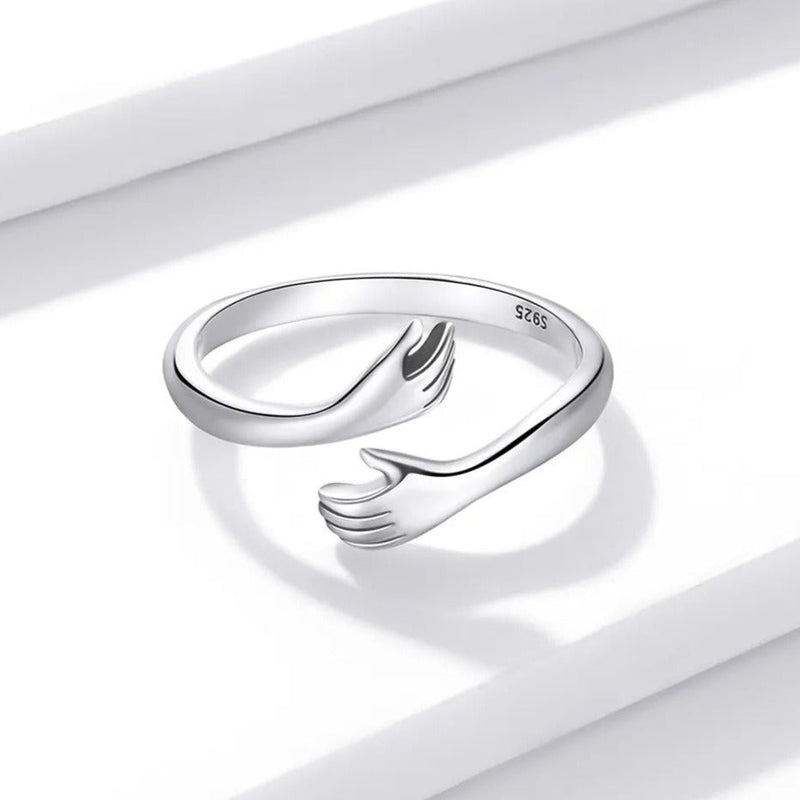 Chavri- Umarmende Hände Ring