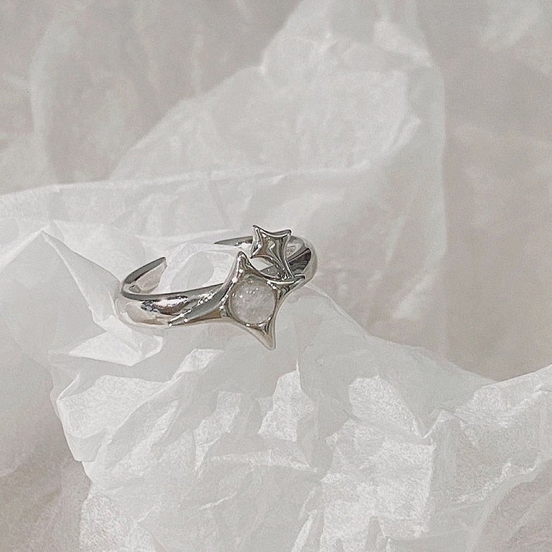 Kollektion unregelmäßiger Kreuzstern-Mondsteinringe