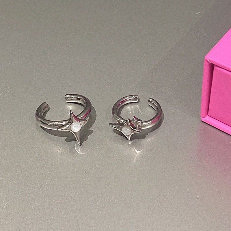 Kollektion unregelmäßiger Kreuzstern-Mondsteinringe