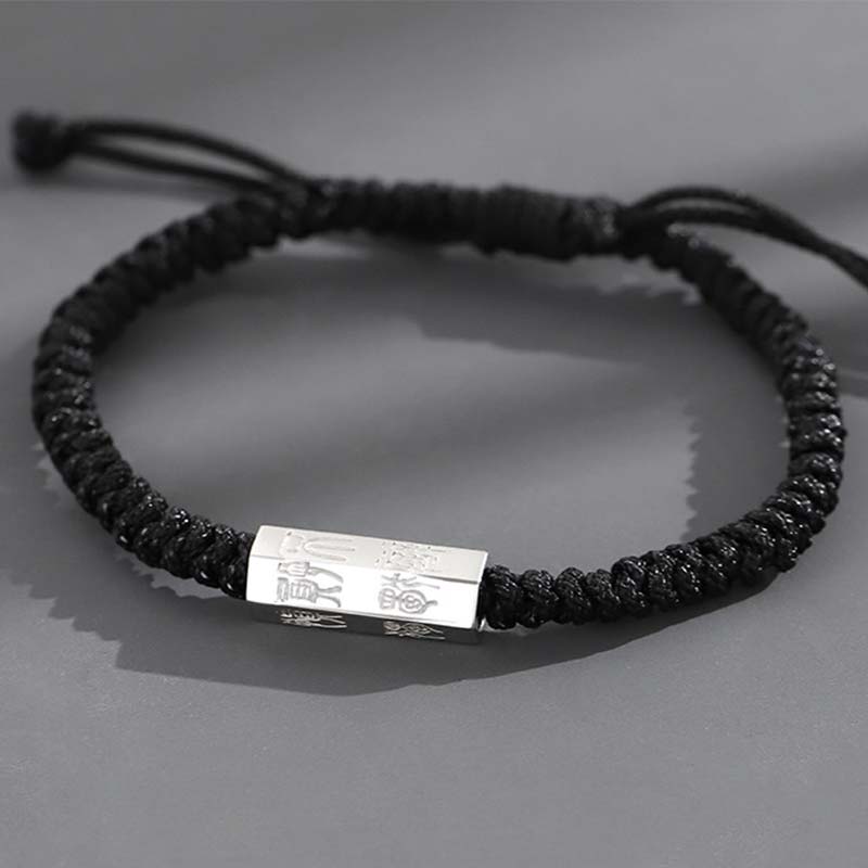 Carmiora-Buchstabengravur-Segen-Schnurarmband