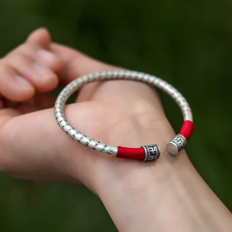 Carmiora Tibet Om Mani Padme Hum Glücksarmband mit roter Schnur