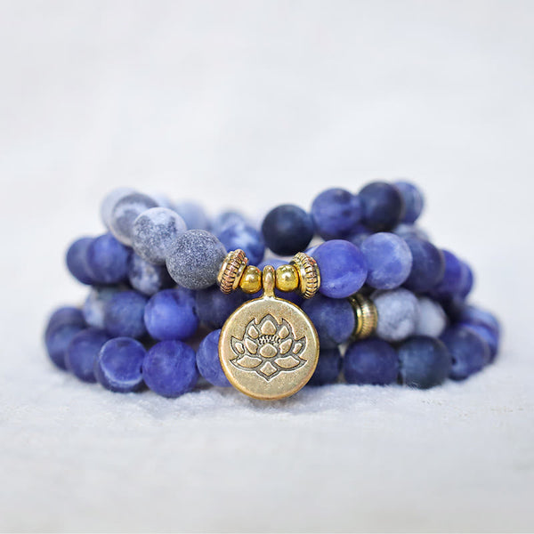 Carmiora 108 natürliches Picasso-Jaspis- und Blaustein-Mala-Perlen-Lotus-Anhänger-Armband