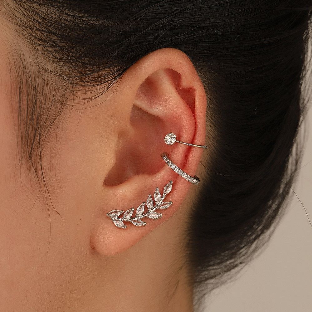 Chavri - Schimmernde Manschetten-Ohrringe