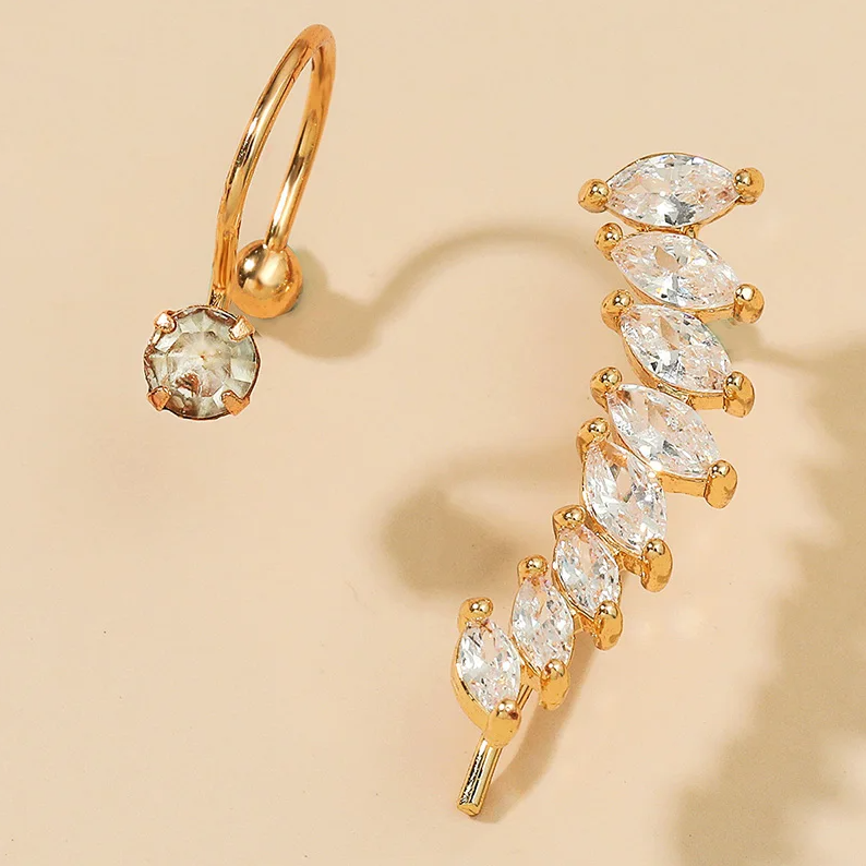 Chavri - Schimmernde Manschetten-Ohrringe