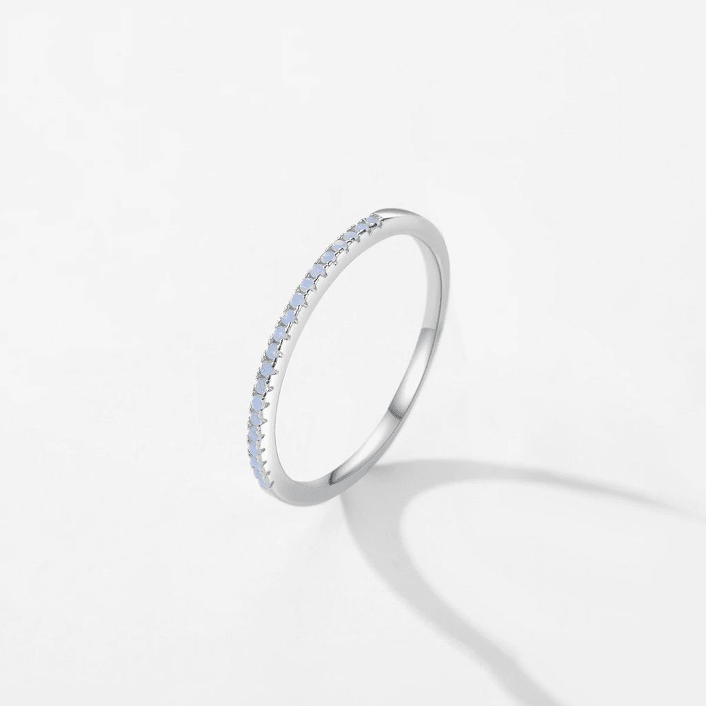 Eleganter funkelnder Solitärring