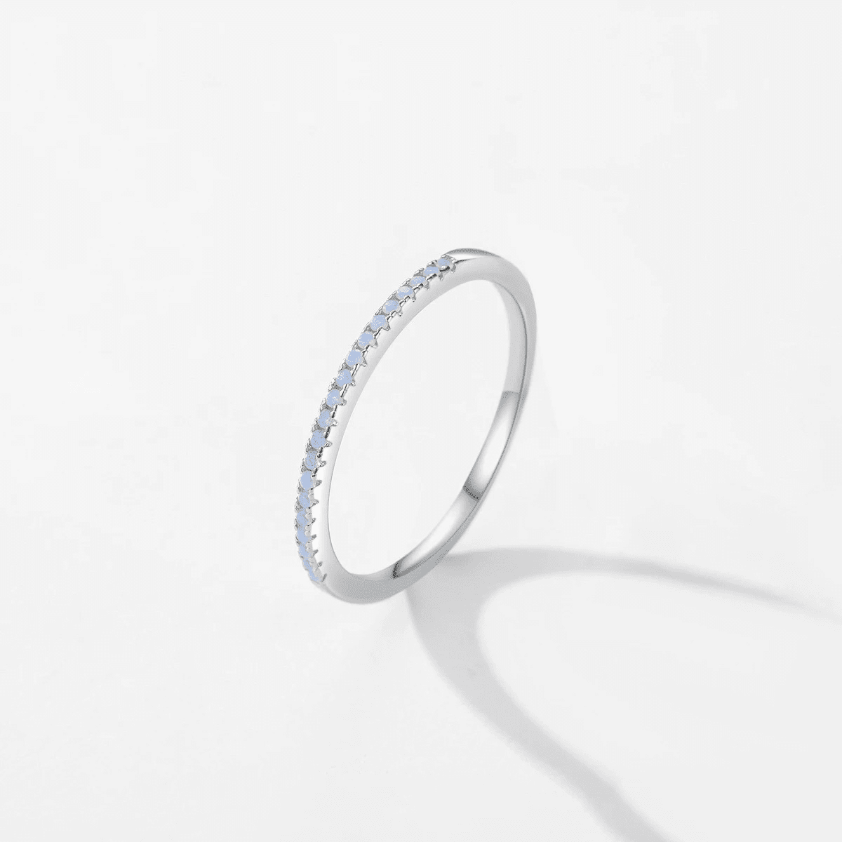 Eleganter funkelnder Solitärring