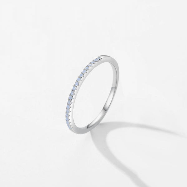 Eleganter funkelnder Solitärring