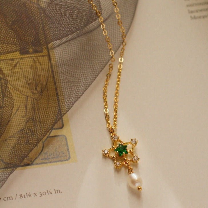 Smaragdhalskette (3 Stile)