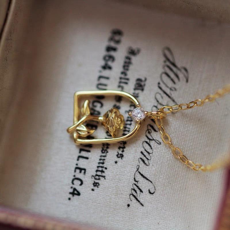 Verzauberte Rose-Halskette (massives Silber)