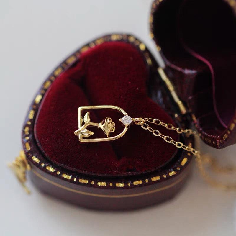 Verzauberte Rose-Halskette (massives Silber)