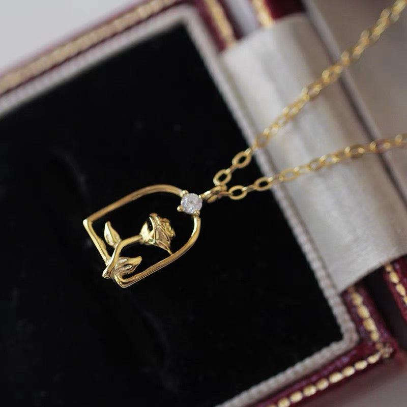 Verzauberte Rose-Halskette (massives Silber)