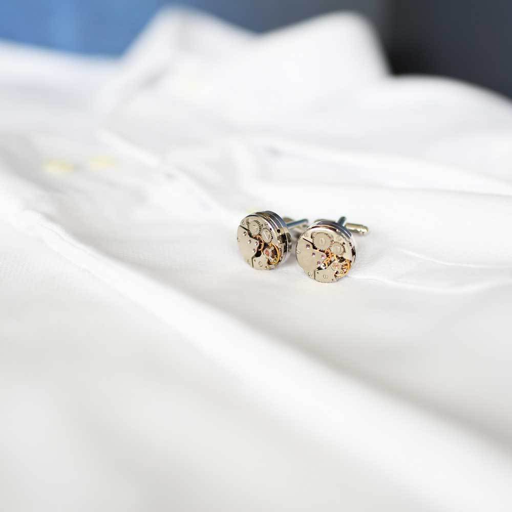 Manschettenknöpfe mit graviertem Zahnradwerk