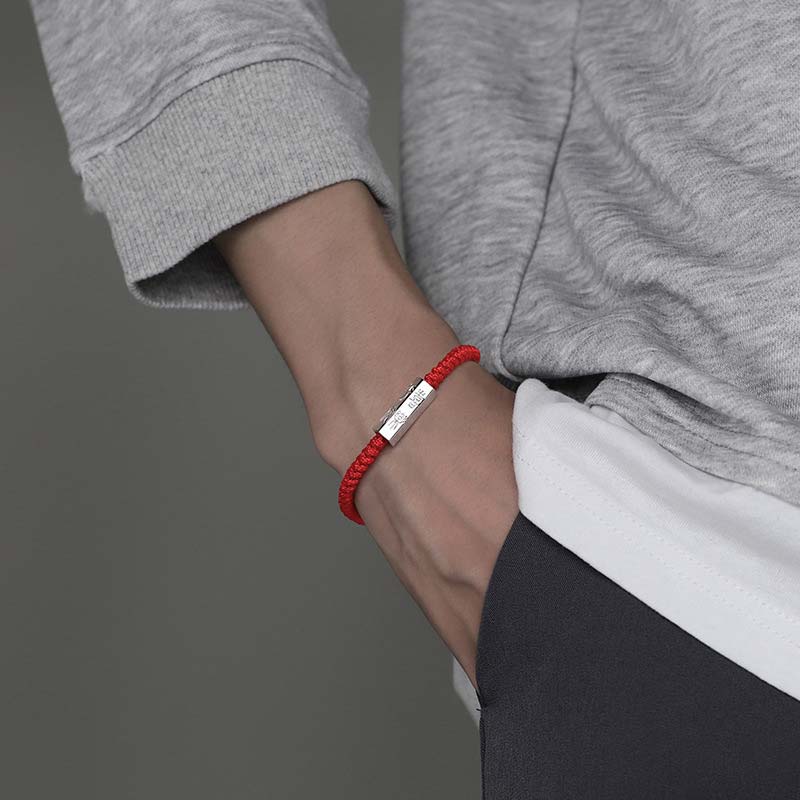 Carmiora-Buchstabengravur-Segen-Schnurarmband