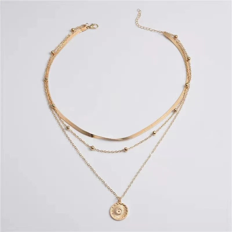 Mehrlagige Boho-Perlenkette mit Münzanhänger-Chokerhalsketten