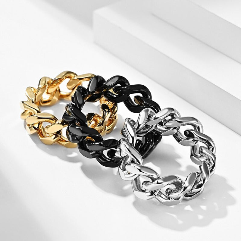 Klobige Kettenringe aus Edelstahl im Punk-Stil