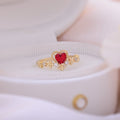 Blumenring mit rotem Herz