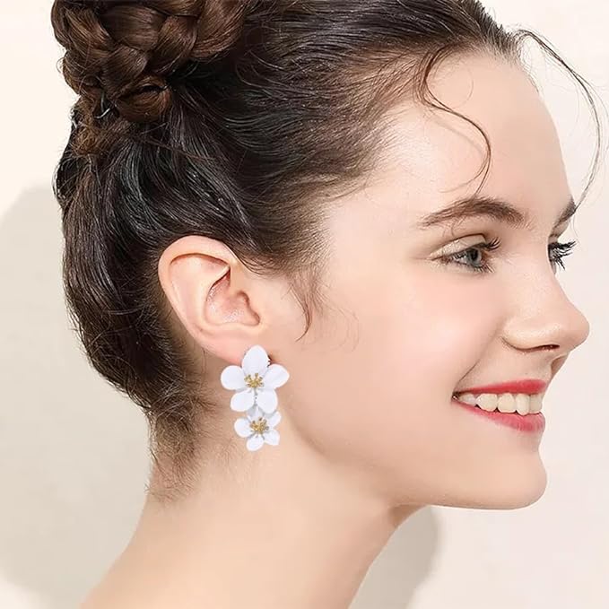 Chavri - Floral Elegant Weiße Ohrringe