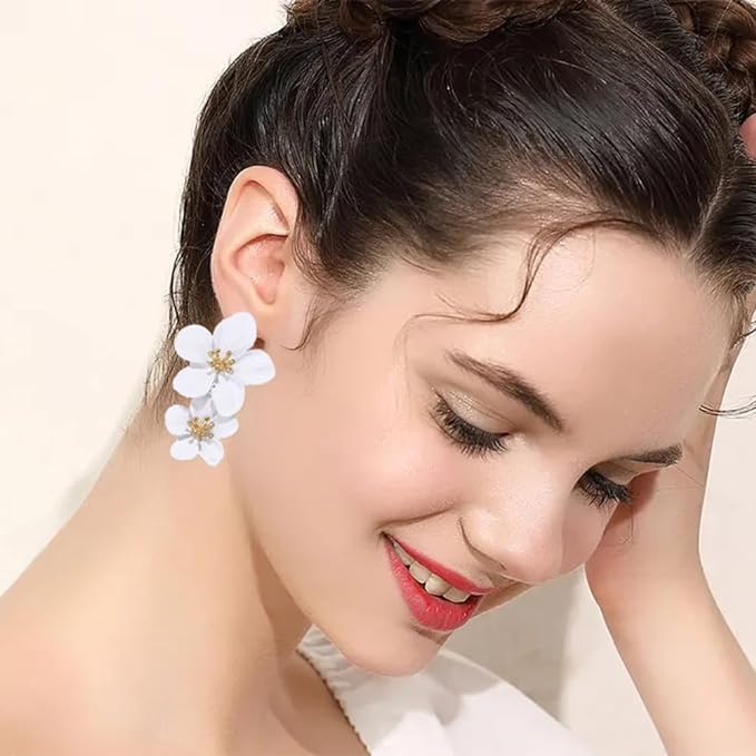 Chavri - Floral Elegant Weiße Ohrringe