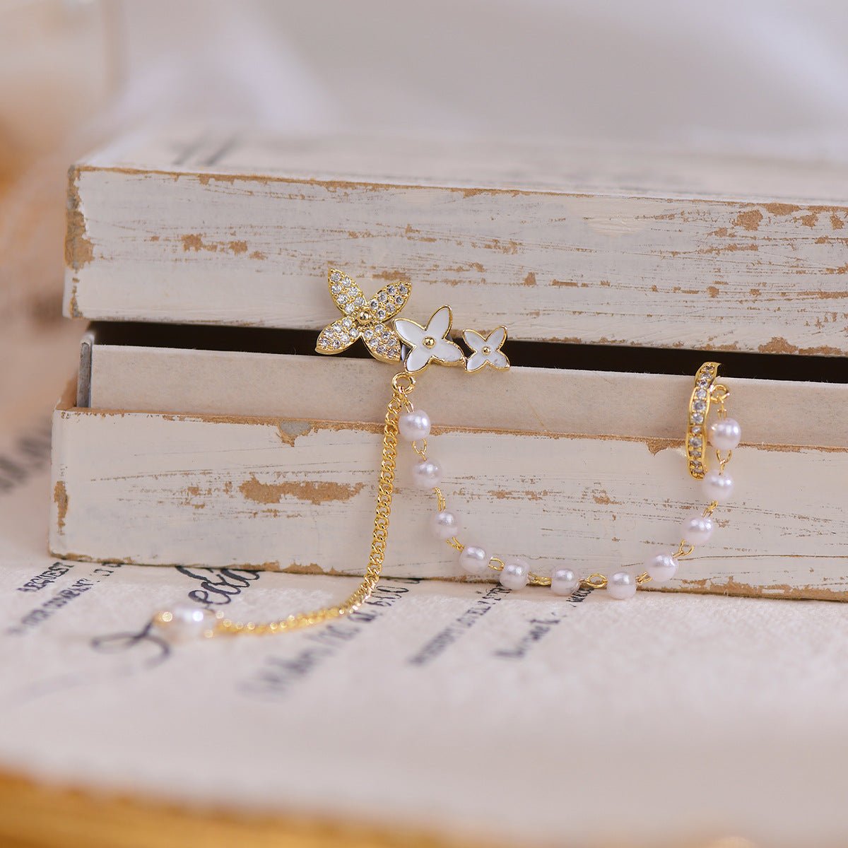 Blumenohrringe und Ohrklemmen - Daniella