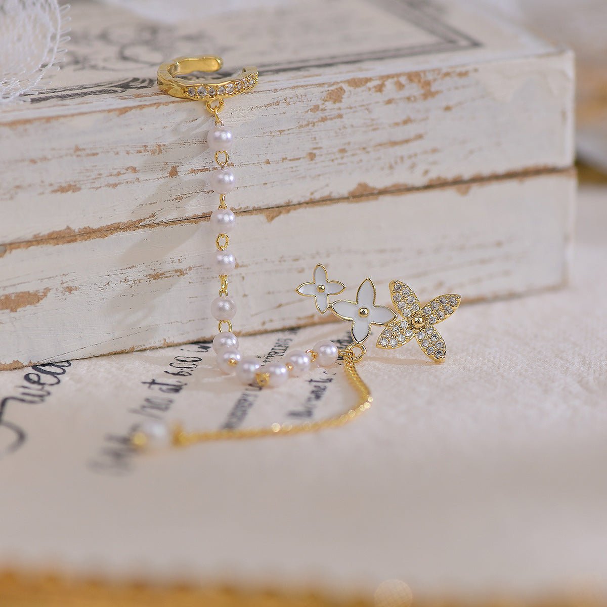 Blumenohrringe und Ohrklemmen - Daniella