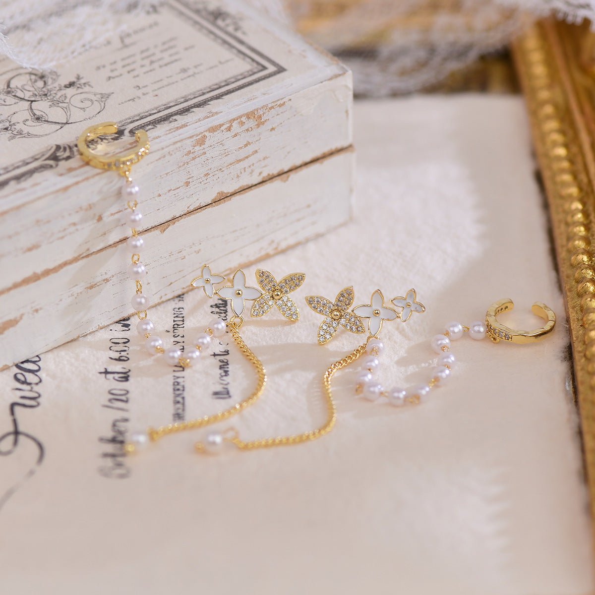 Blumenohrringe und Ohrklemmen - Daniella