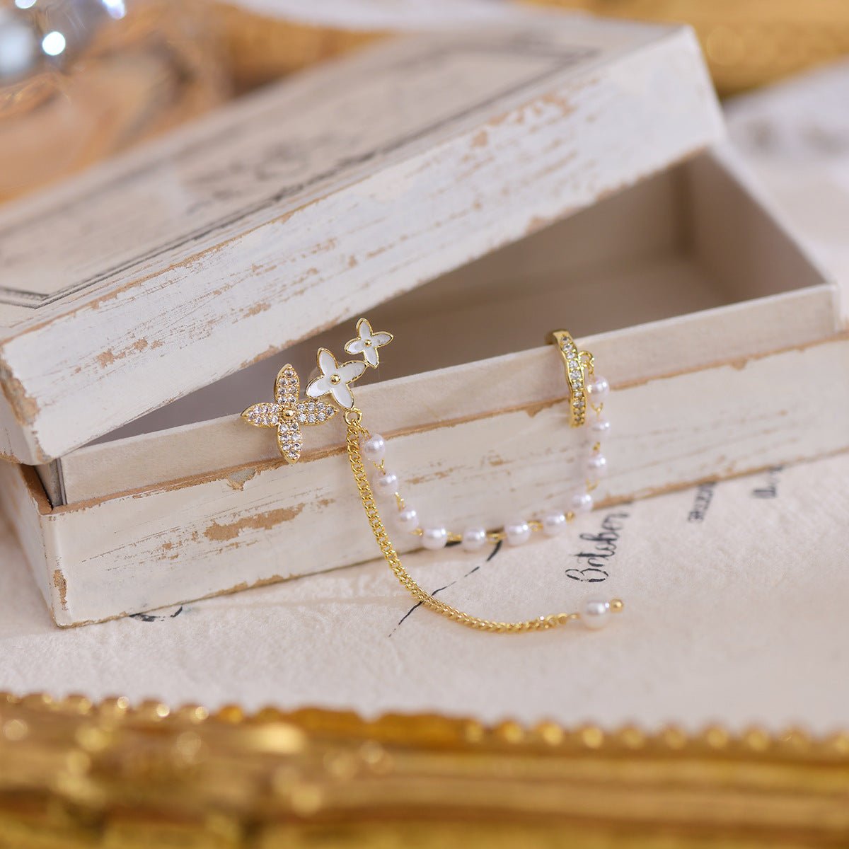 Blumenohrringe und Ohrklemmen - Daniella