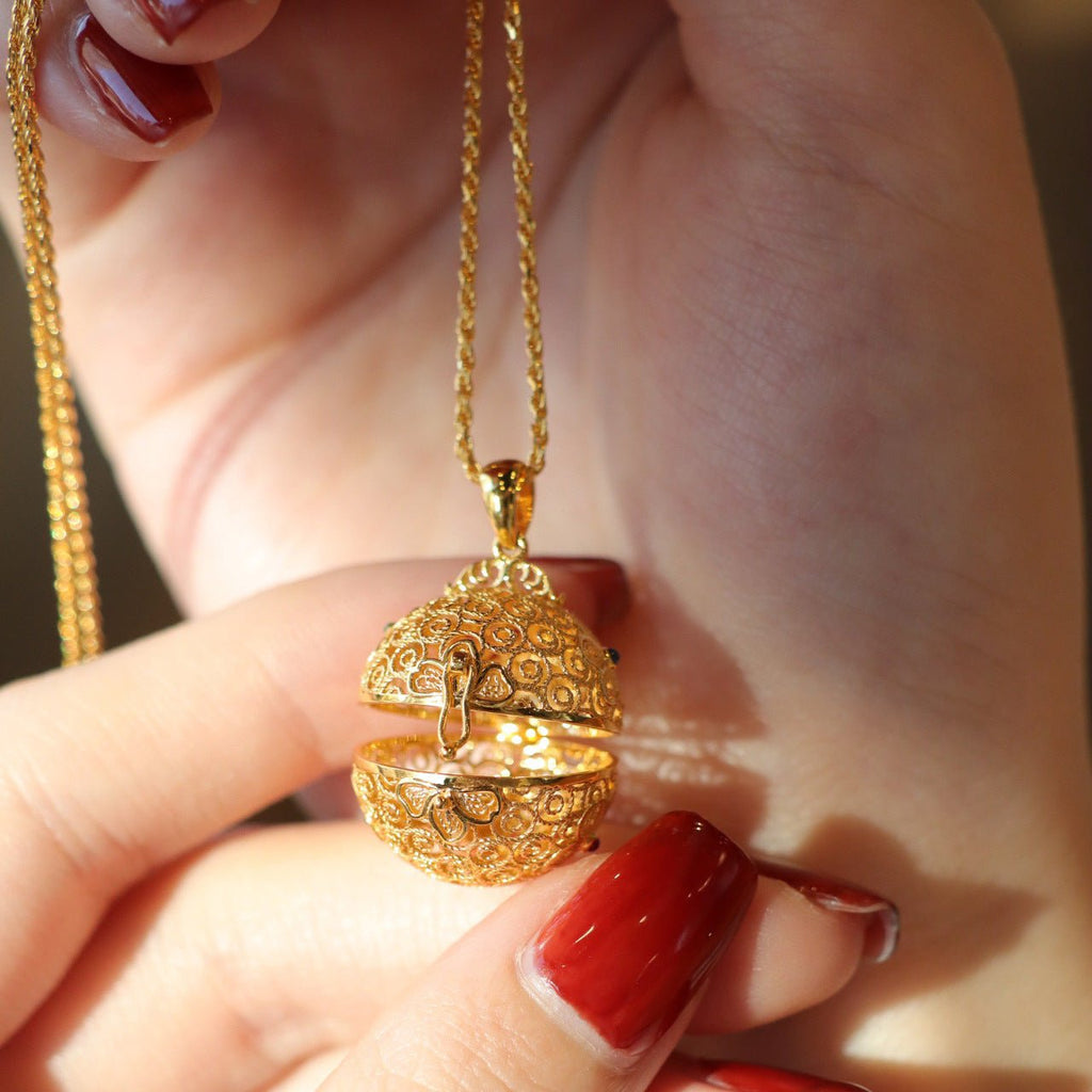 Medaillon-Halskette mit Blumenkugel (massives Silber)