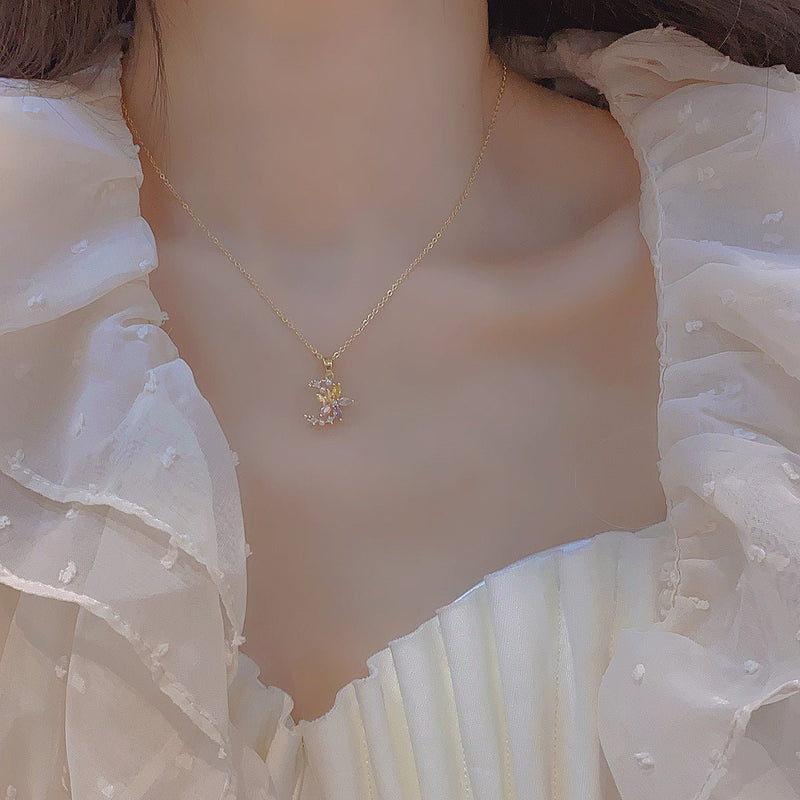 Blume Mond Halskette