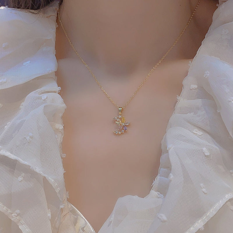 Blume Mond Halskette