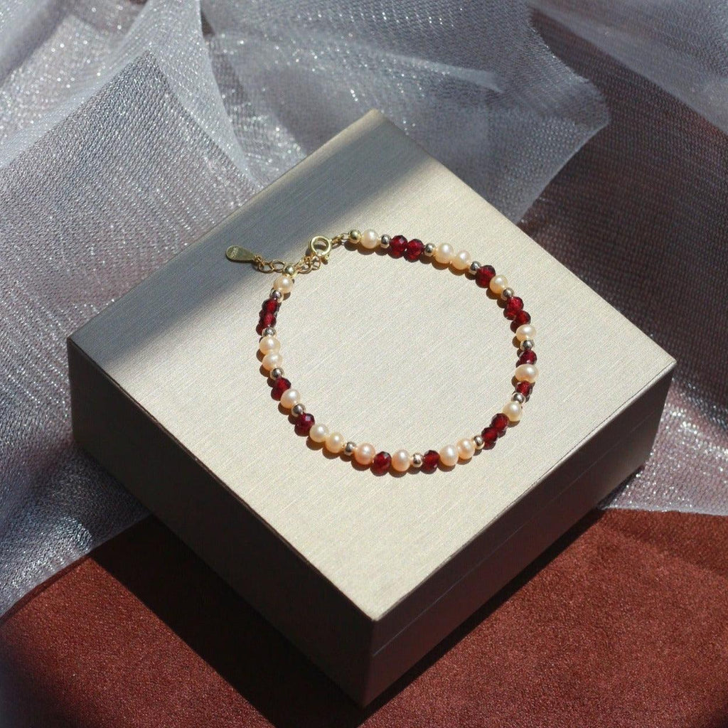 Granat- und Perlenarmband (massives Silber)