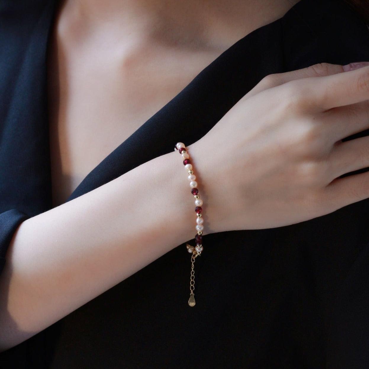 Granat- und Perlenarmband (massives Silber)