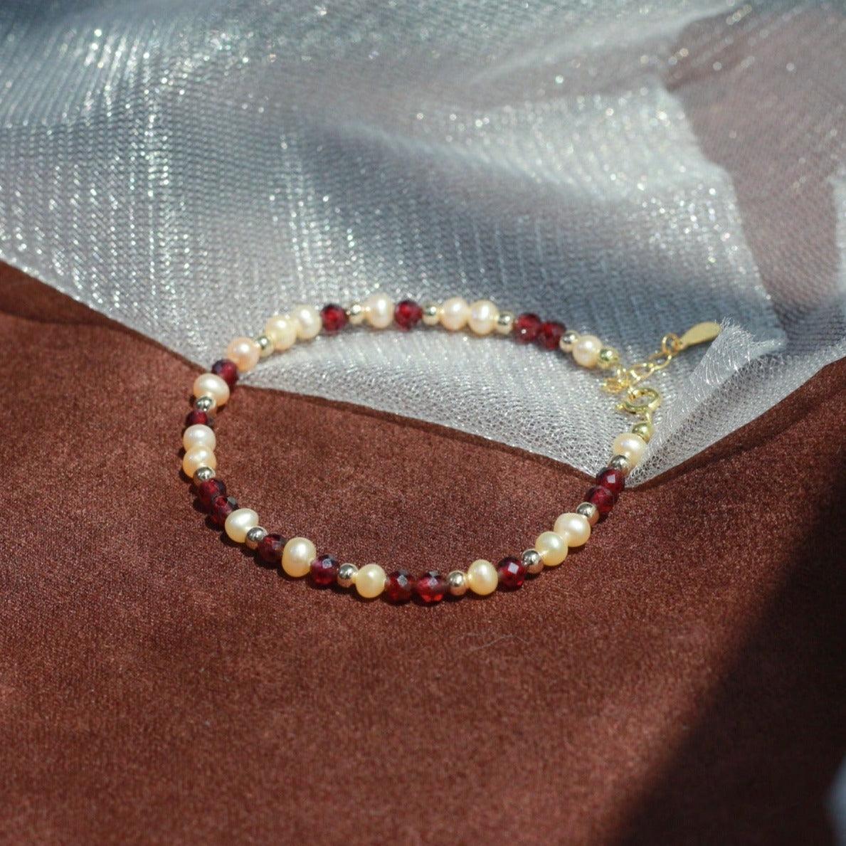 Granat- und Perlenarmband (massives Silber)