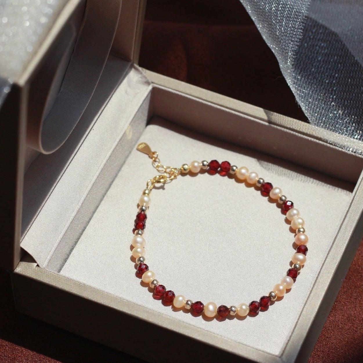 Granat- und Perlenarmband (massives Silber)