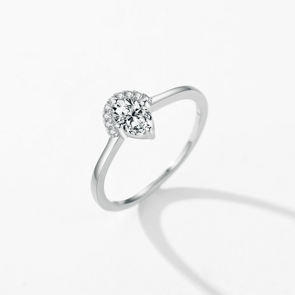 Schimmernder Halo-Tropfenring