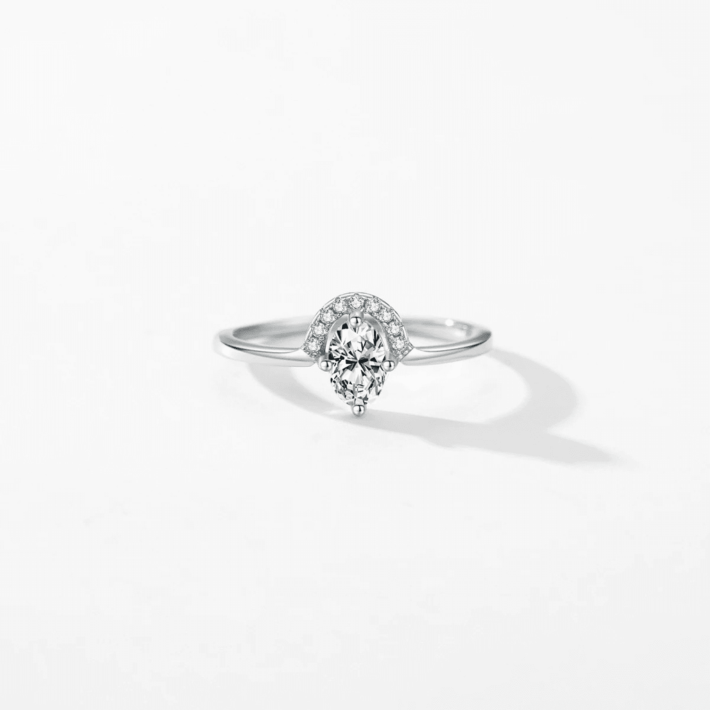 Schimmernder Halo-Tropfenring