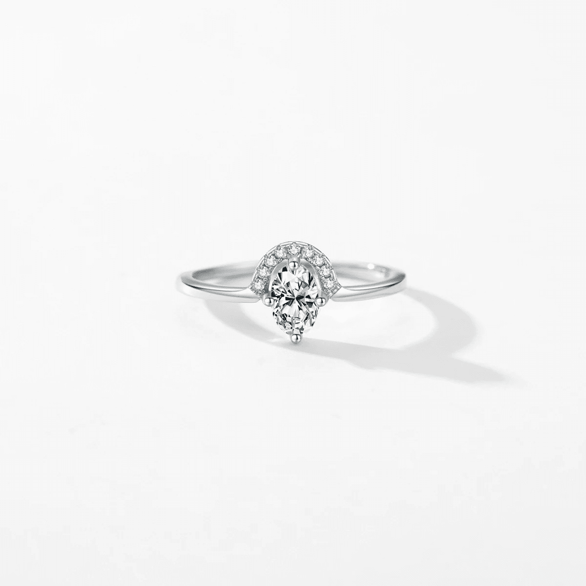 Schimmernder Halo-Tropfenring