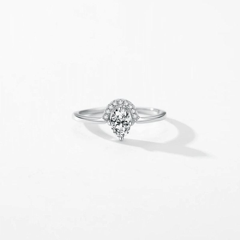 Schimmernder Halo-Tropfenring