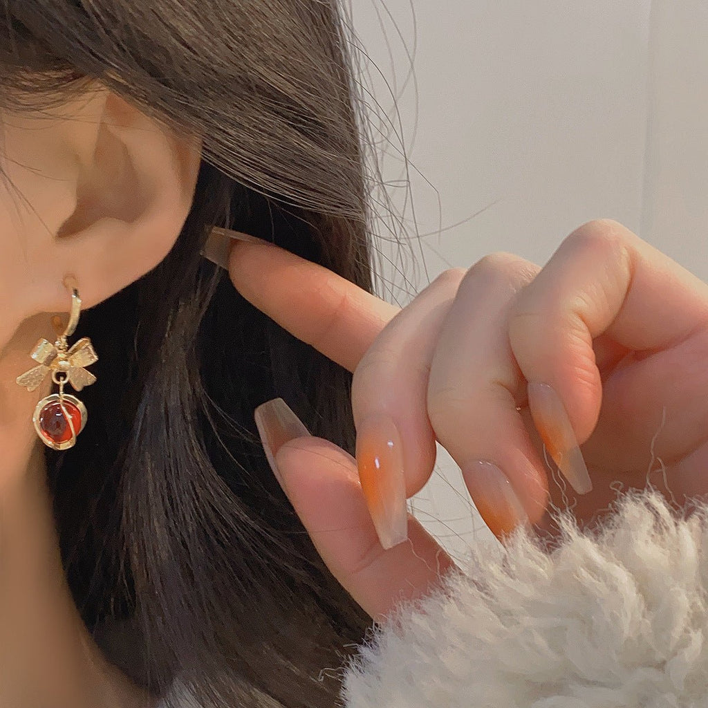 Goldene Ohrringe mit Schleife